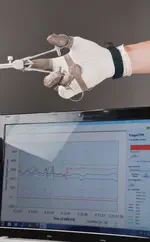 Analysis of the pressure exerted by the surgeon's hand and fingers using a novel robotic laparoscopic instrument during urethrovesical anastomosis